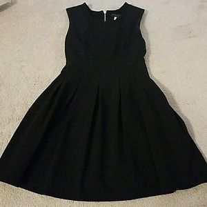 Flattering little black dress ❤